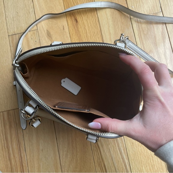 Coach purse - Picture 5 of 9